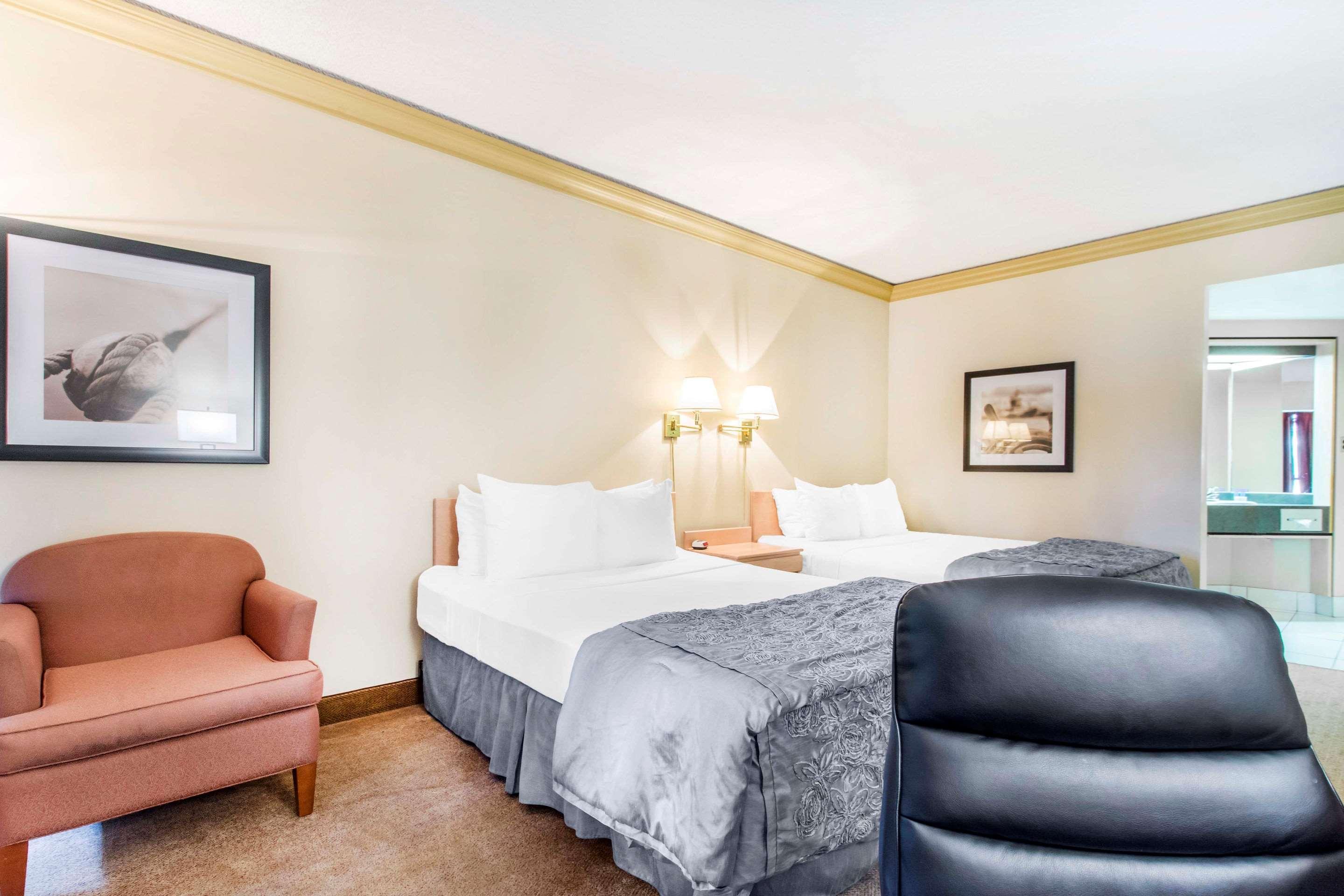 Travelodge By Wyndham Trois-Rivières Exterior foto