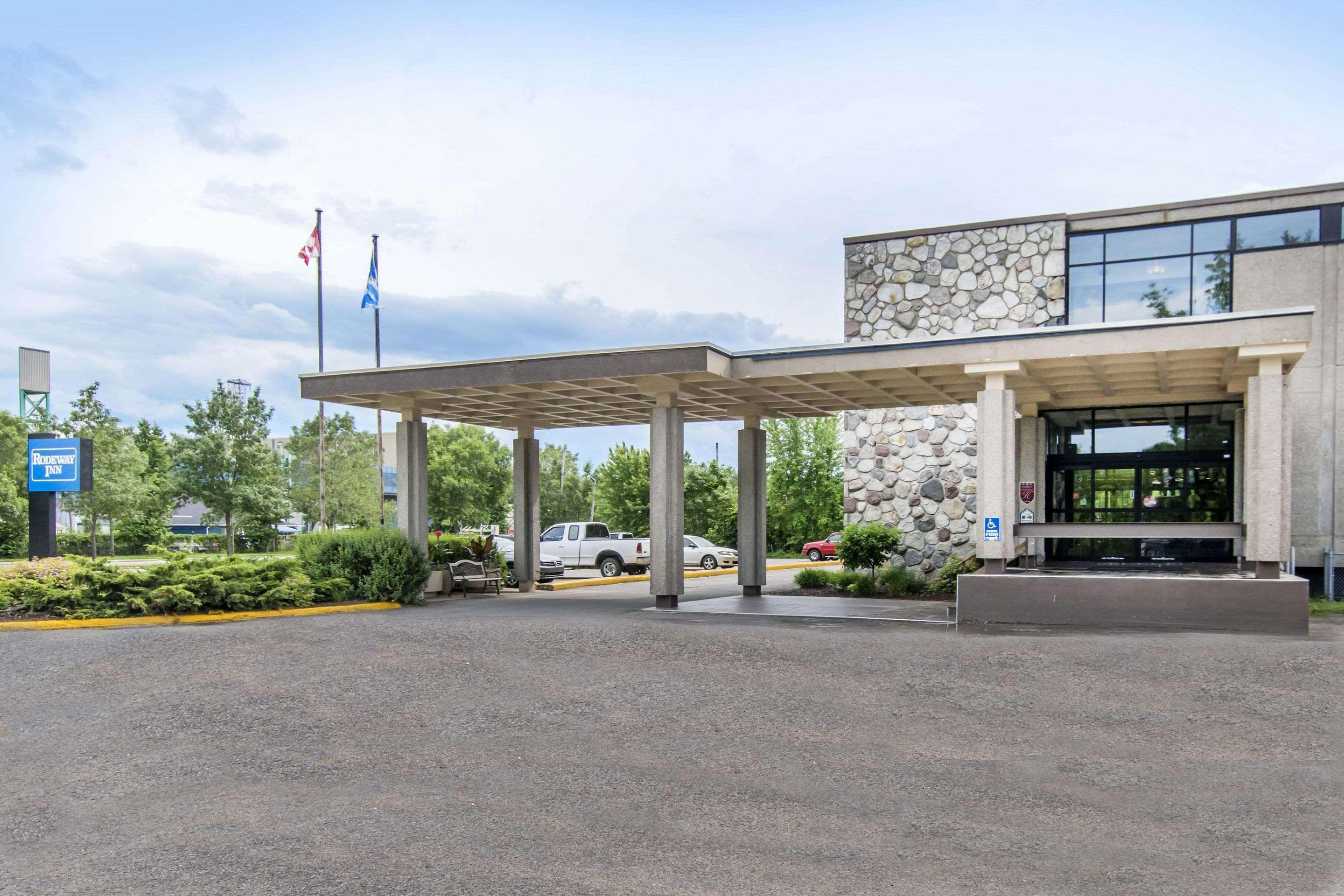 Travelodge By Wyndham Trois-Rivières Exterior foto